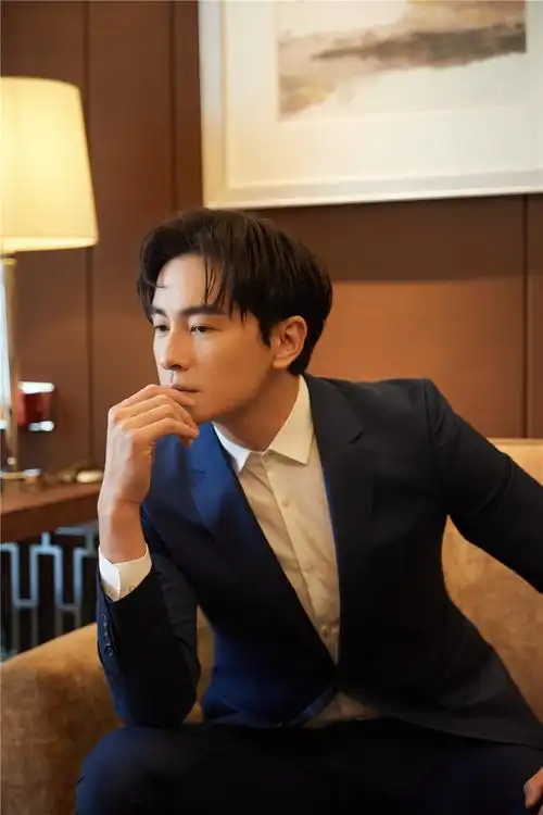 郑元畅半生缘扮民国贵公子深夜与蒋欣微信对词被侃正经演员