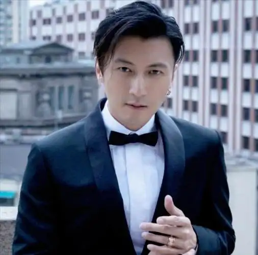 无论是音乐,演艺还是厨艺,谢霆锋都追求极致,才能换来辉煌的人生.