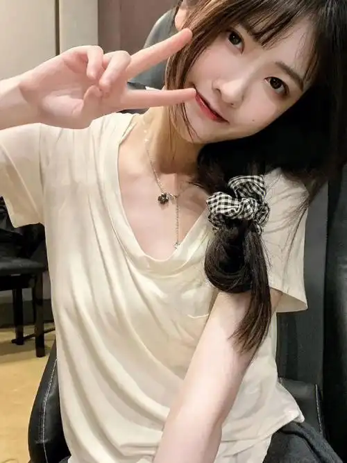 蛇姐高清壁纸歪头杀