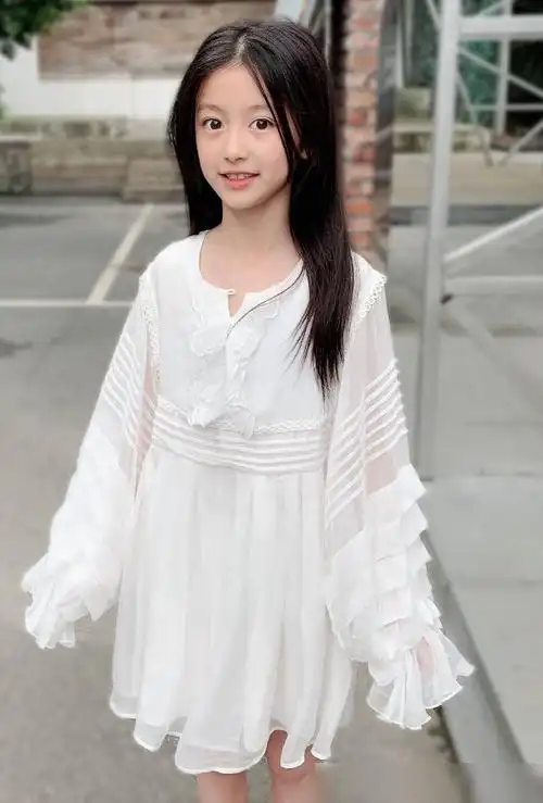 最美童星裴佳欣有多成熟雾霾粉发色都换上了你才10岁啊