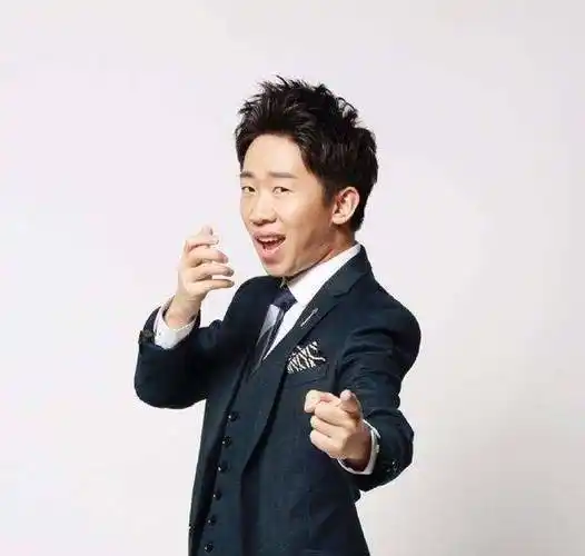 有杨迪的节目就充满了欢乐,他虽然是以谐星的线路发展,但是他是独树一