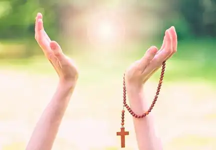 向上帝祈祷奇迹照片