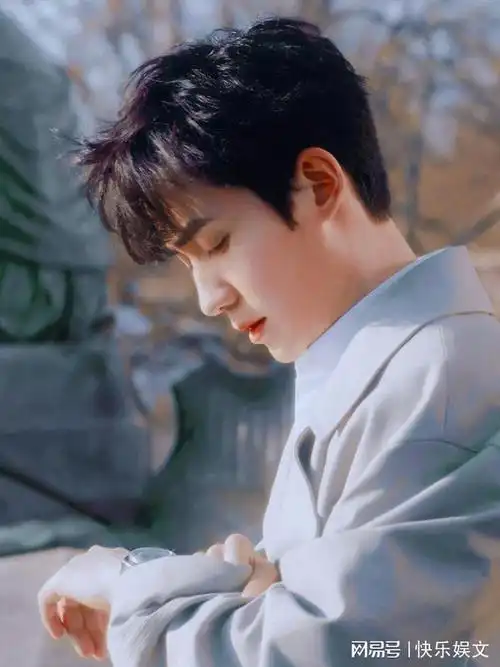 35岁朱一龙去精神病院学演技!为拍好戏默默辛勤付出,引网友热议