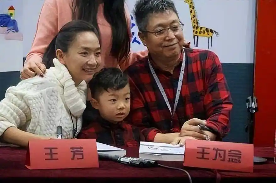 原创小香玉二婚老公近照曝光俩人是恋爱他们的宝贝儿子十六岁了