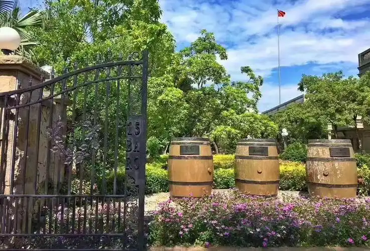 厦门建发国际酒业集团有限公司工作环境照片:公司大门