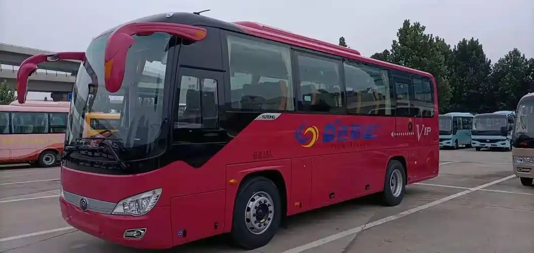 55座大巴车