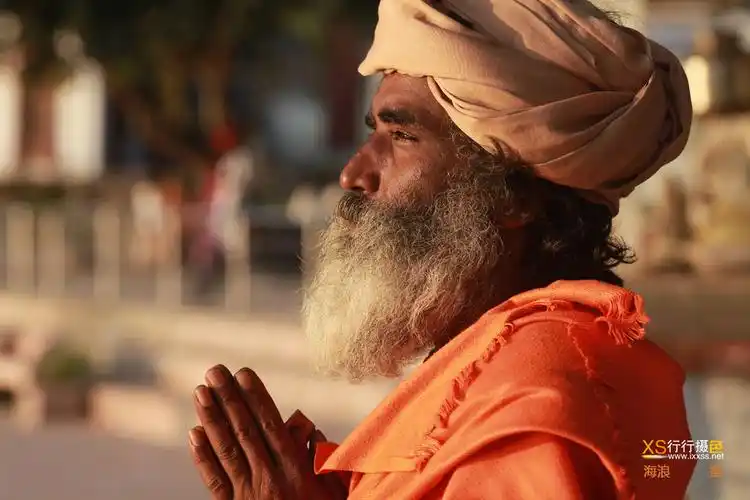 印度摄影之旅——普什卡的僧侣.早晨扫街,看到的一名僧侣正在祈祷.