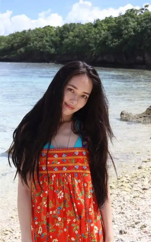 郭碧婷海边唯美写真高清手机壁纸