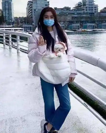 王祖贤现状曝光,岁月终究不饶人,昔日女神以无当年神采_一个人_身材