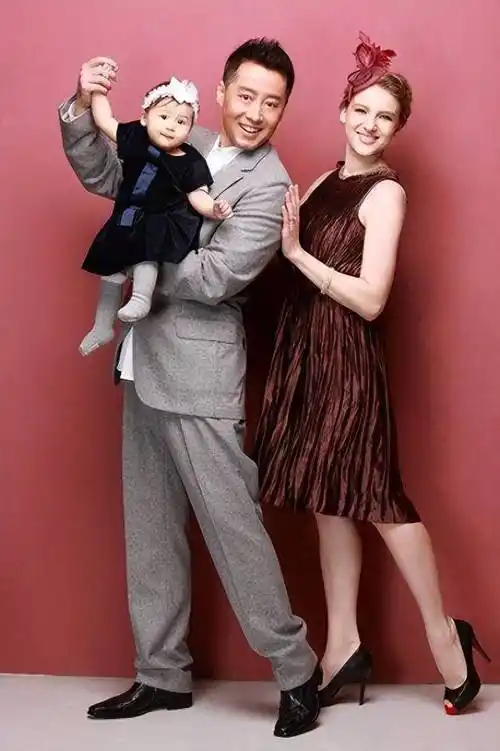 55岁蔡国庆:给痴呆母亲尽孝,养两个儿子,化解弟弟弟媳的矛盾