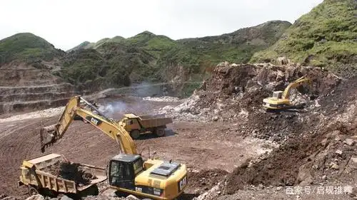 一,锡的开采 个旧的锡矿资源有露天矿和地下矿两种分布,采矿工艺肺