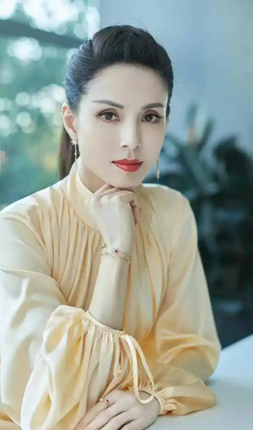 男子被怀疑出轨!李若彤深夜发帖澄清,网友:真社死_老公_因为_照片