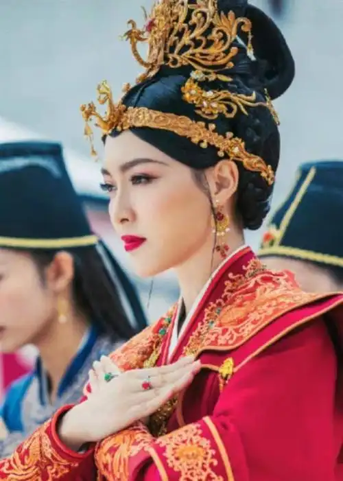 《燕云台》,当时在拍摄的时候,唐嫣就已经怀孕,现在