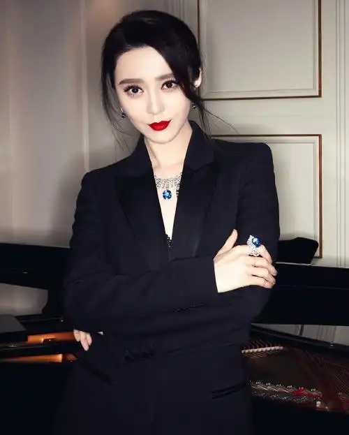 女生穿西装可以有多帅