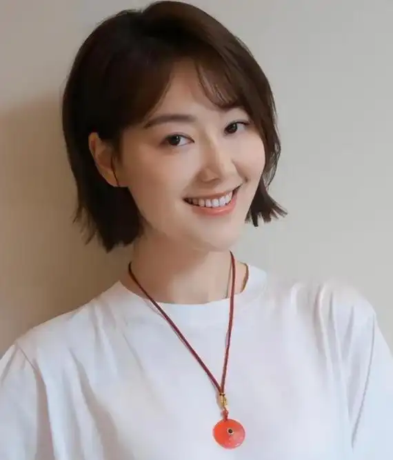 前央视女主持人王冠,被"当三"的谣言毁了前半生,今现状如何