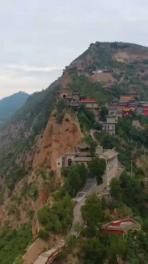 甘谷大象山石窟罕见中西合璧佛像大气磅礴