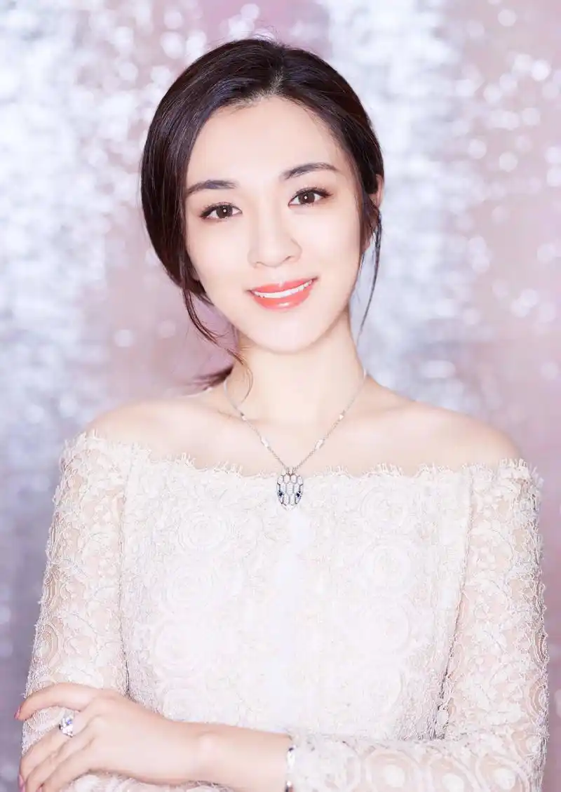 性感女神王晓晨,盛世容颜,身姿卓越