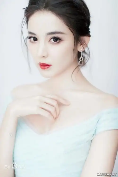 2011年古力娜扎考入北京电影学院表演系本科班,并于同年主演了个人