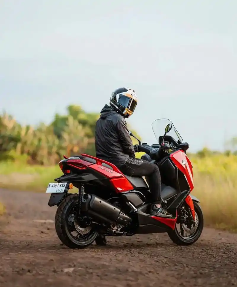 就问师不师骑帅不骑快 雅马哈 爱机车爱生活 雅马哈xmax300