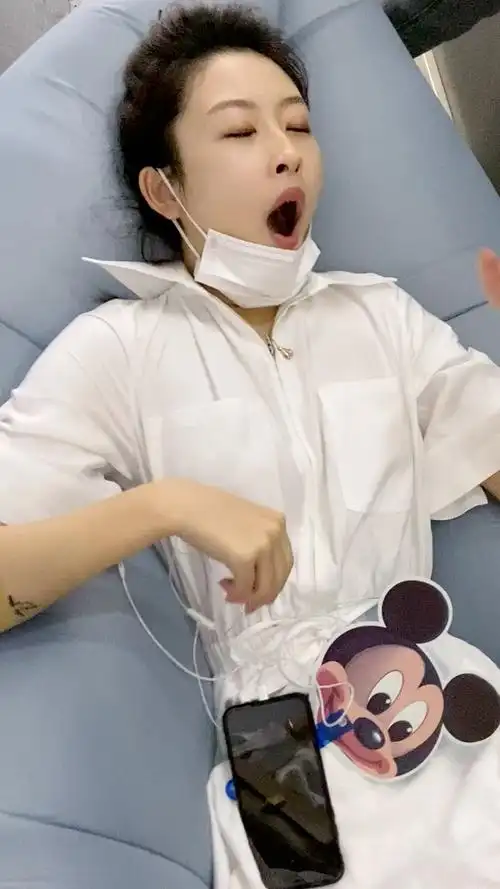 刚睡醒的样子好美