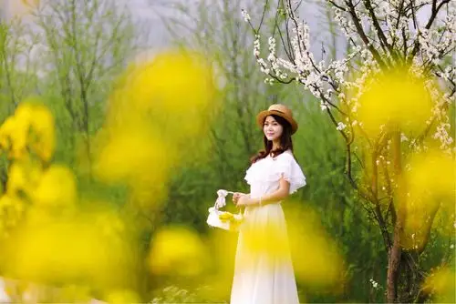 我们站在春天里,不说话,就十分美好