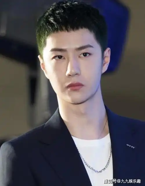 原创王一博活动生图曝光,高清镜头下皮肤状态超可,比精修图还能打