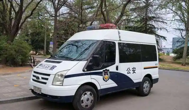 为何一些警车上印着公安有一些却印着警察区别在哪