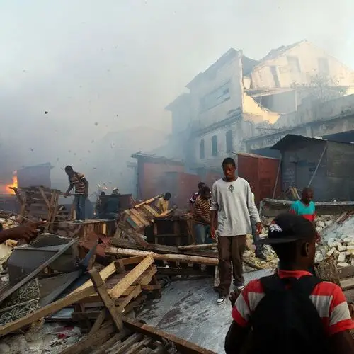 (图说:2010年,海地地震后的首都太子港.图/the new york times)