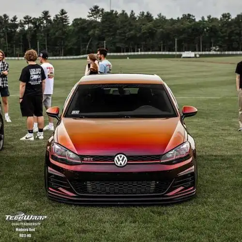 大众高尔夫流光黑魅红改色炫酷十足