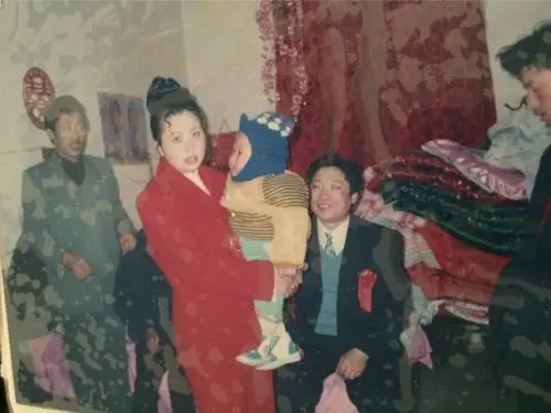 简单到不能在简单的90年代的中国式婚礼