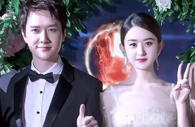 赵丽颖探班冯绍峰二人漫步厦门街头浪漫温馨恩爱如初