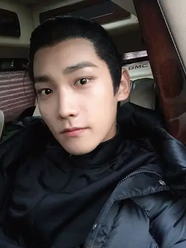 邢昭林晒小时候的女装照,网友:眼睛好大;他只好默认了