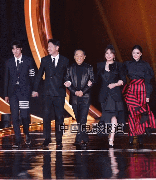 湖北荆州这晚刘耀文又长高了高叶走在队尾印证了黄渤那句话