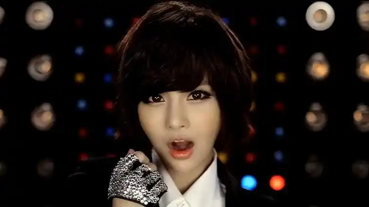 t-ara短发女生是谁?