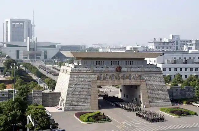 我国43所军校名单汇总!考上学费全免,还包分配!