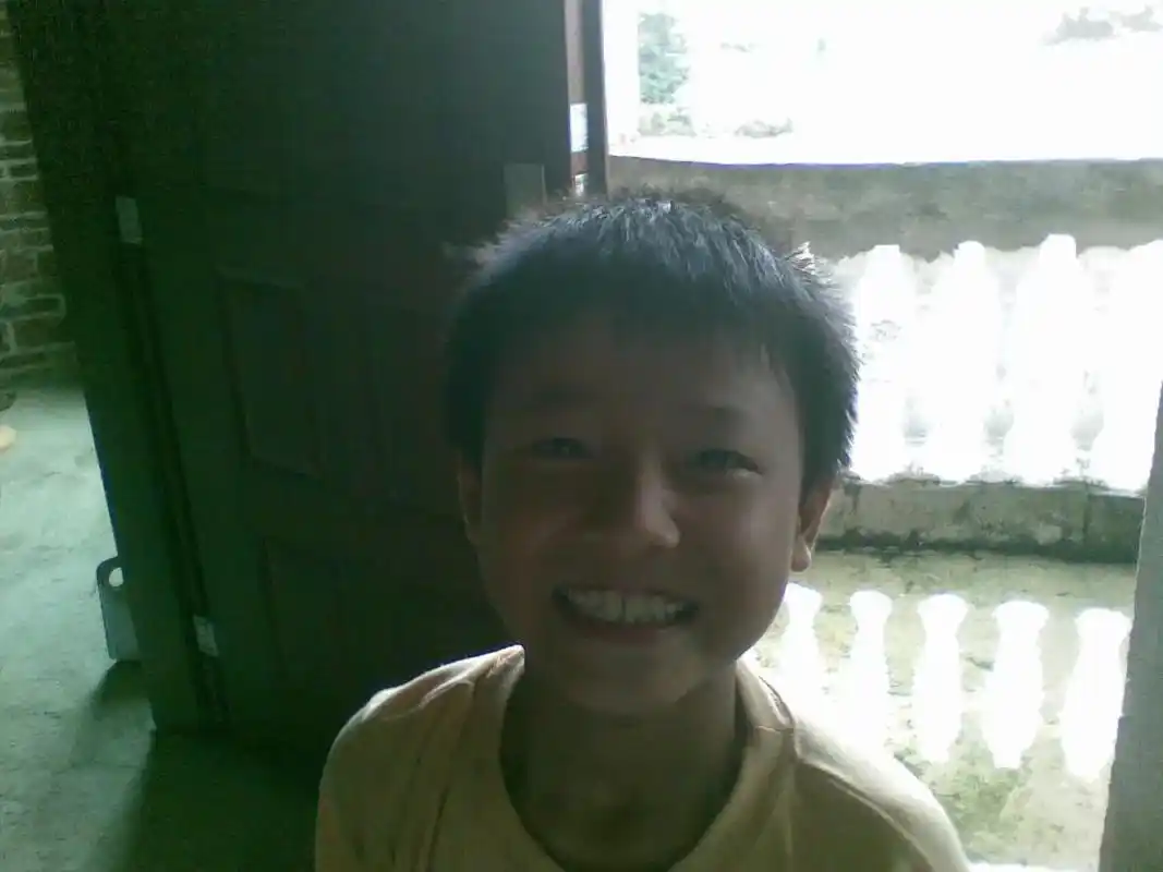 00后 #童年照 哈哈,还是要多拍照片,长大了可以看看 - 抖音