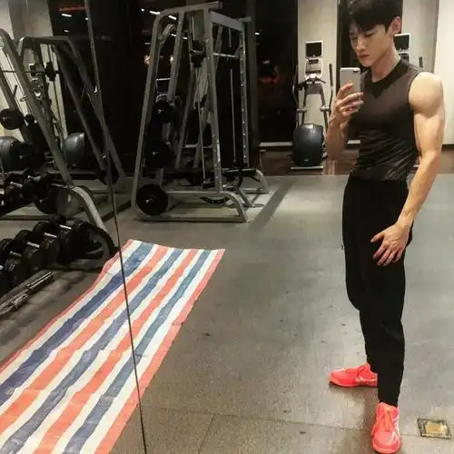 明星们的肌肉线条太绝了