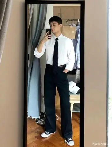 身高179,体重65,自拍男生的另类穿衣风格,你更喜欢哪种类型!