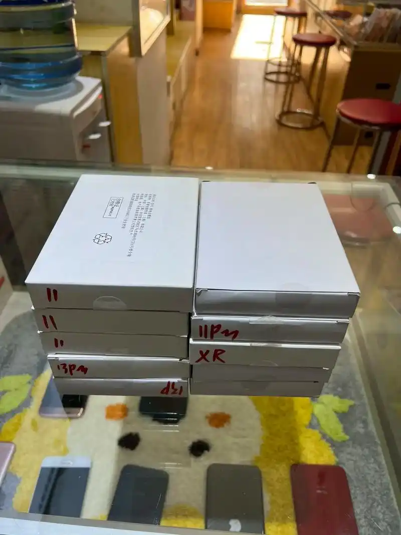 苹果官方售后原装电池价格大幅上涨.