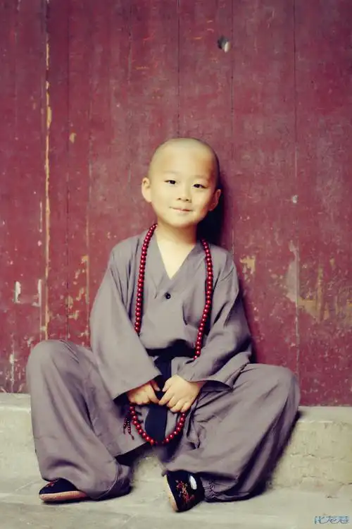 小和尚秀!(妈妈首拍,摄于天宁寺)各位看官喜欢的请点赞