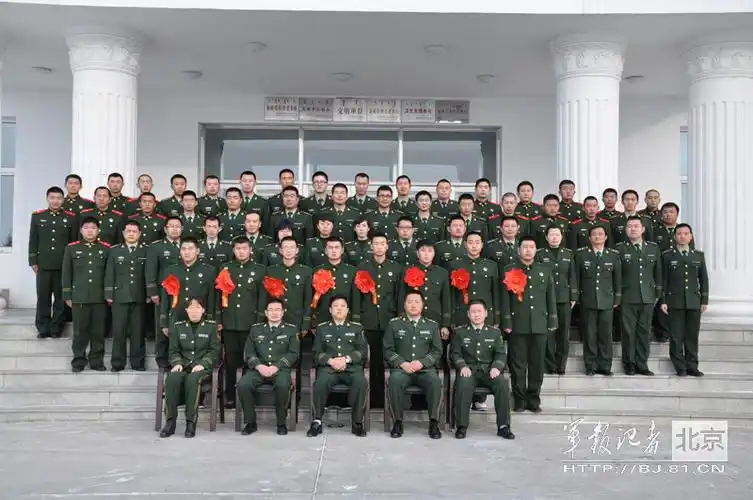 老兵退伍泪洒戎装难言离去-中新网