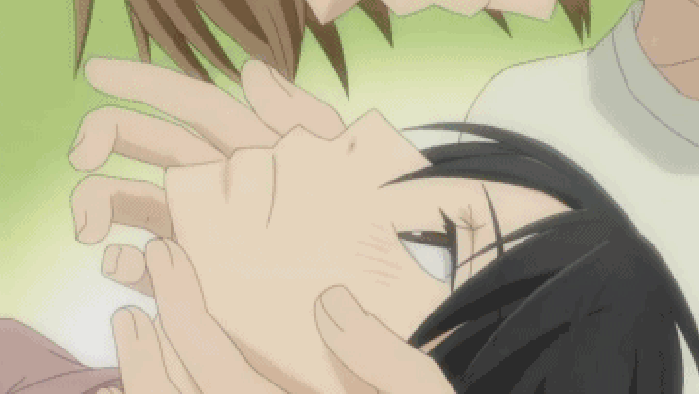 可爱情侣漂亮亲吻gif动图_动态图_表情包下载_soogif