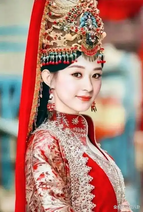 赵丽颖古装剧凤冠霞帔照好美!每一款都那么庄重优雅,令人心动