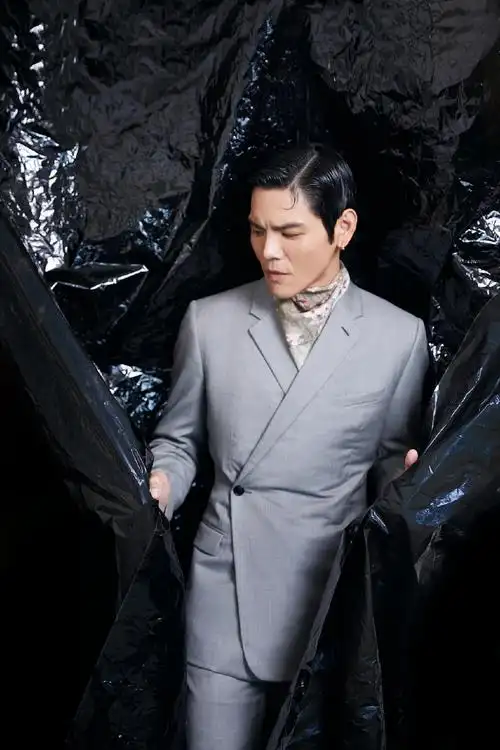 向佐复古油头光影写真图片