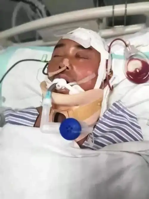 为了救人,他从6米高的房顶坠下!醒来这一幕看哭无数网友