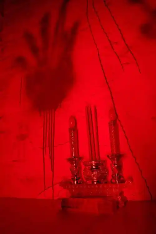 49.9/位!360°沉浸式「恐怖密室」,血腥烧脑,猛男都得哭!_公寓