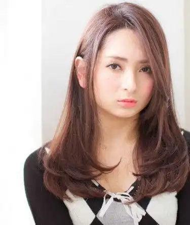 中长发无刘海发型需自信