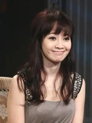 超甜台湾女主播侯佩岑8步打造可爱卷发(组图)