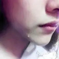 只露半脸女生哭了伤感哭泣女生头像不带字露半脸