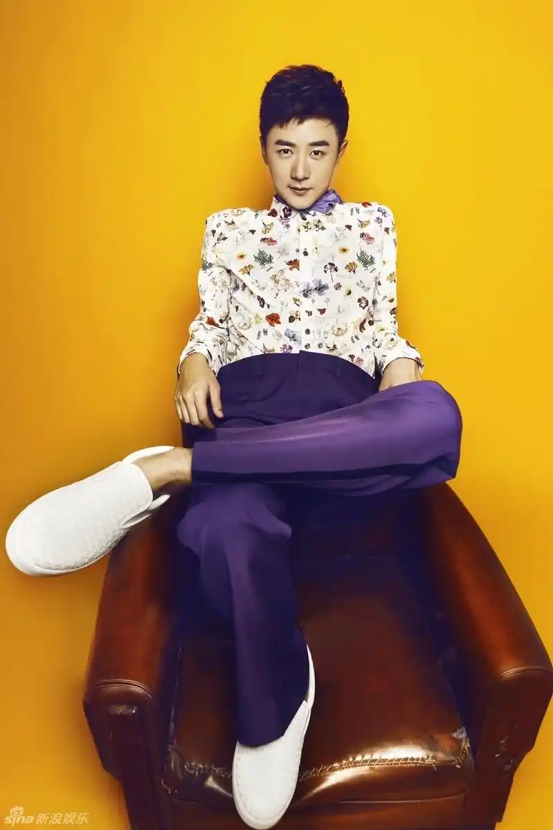 组图张倬闻时尚大片曝光质感暖男随性驾驭